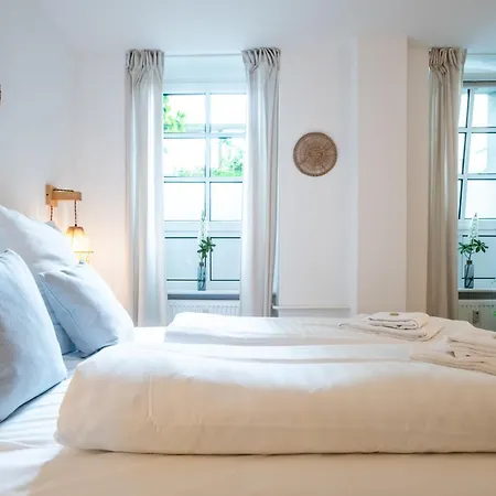 Charmantes 2-zimmer-apartment Mit Vorgarten Apartamento *