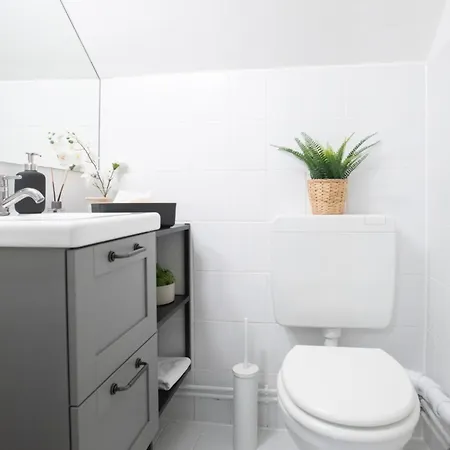 Charmantes 2-zimmer-apartment Mit Vorgarten Berlino