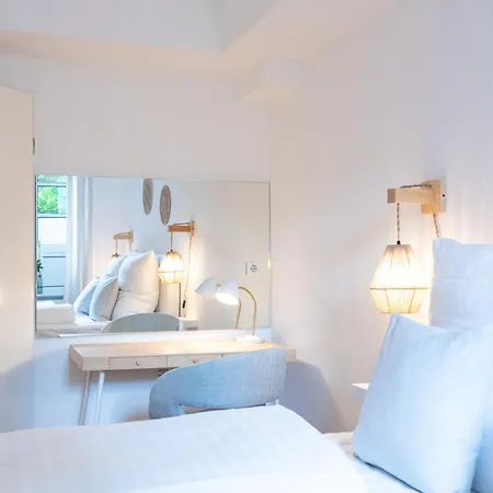 Appartamento Charmantes 2-zimmer-apartment Mit Vorgarten Berlino