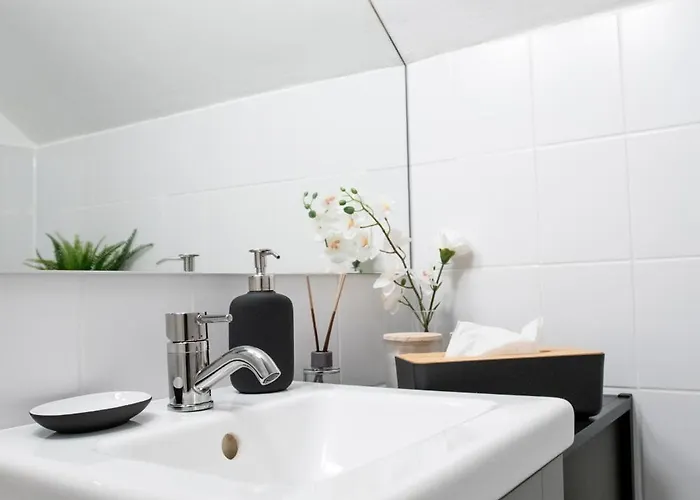 Charmantes 2-zimmer-apartment Mit Vorgarten Appartamento *