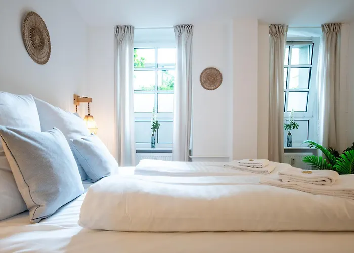 Charmantes 2-zimmer-apartment Mit Vorgarten Appartamento *