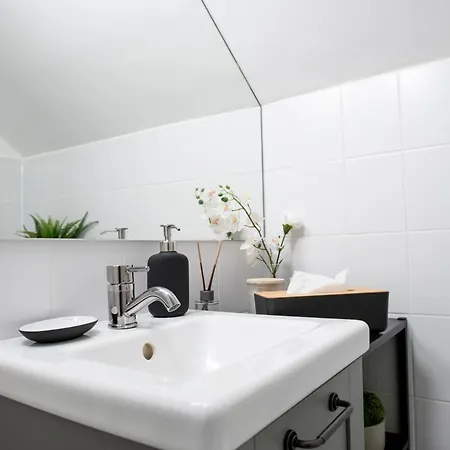 Charmantes 2-zimmer-apartment Mit Vorgarten Apartament *